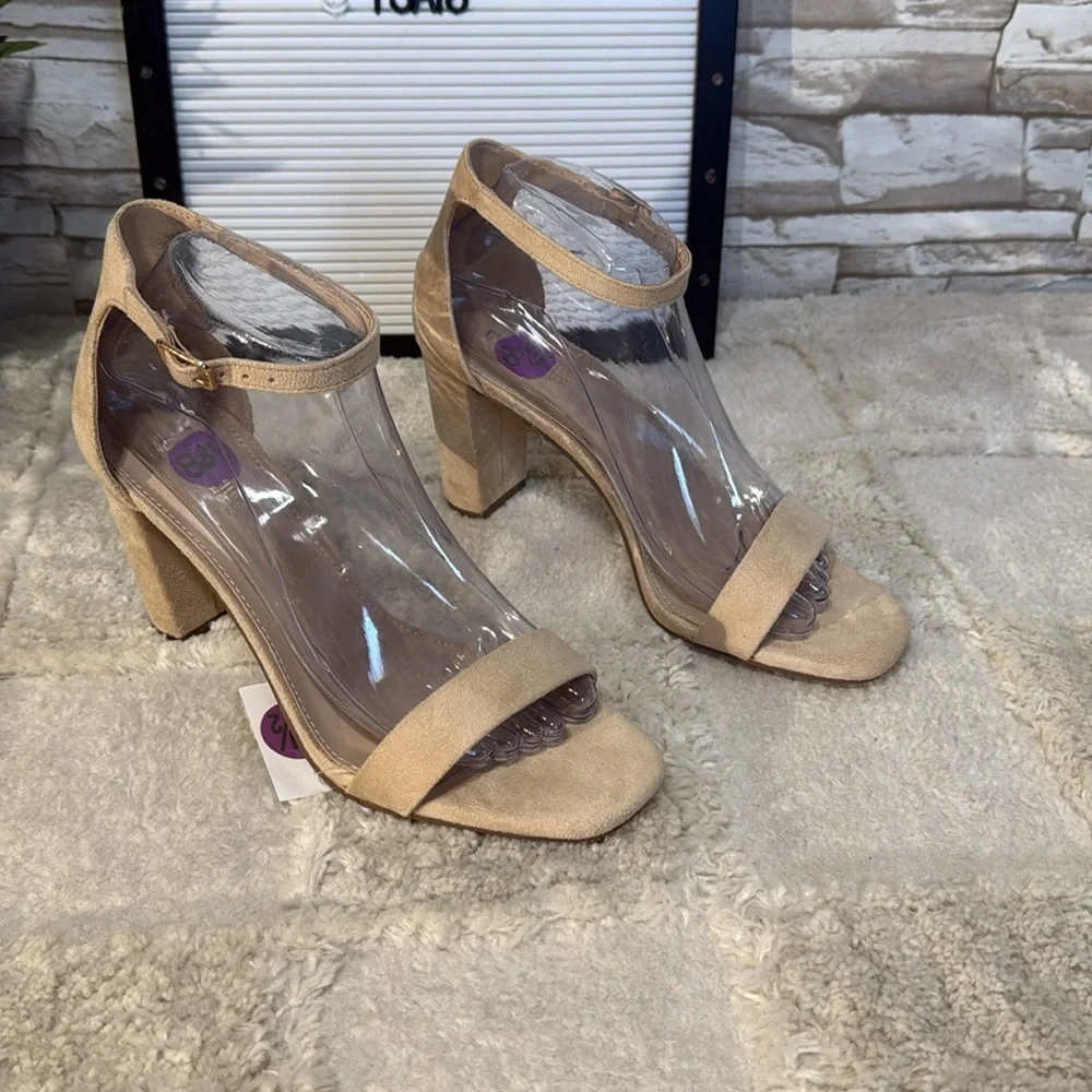 CUSHIONAIRE 8.5 Bliss Cream Block Heel Sandals